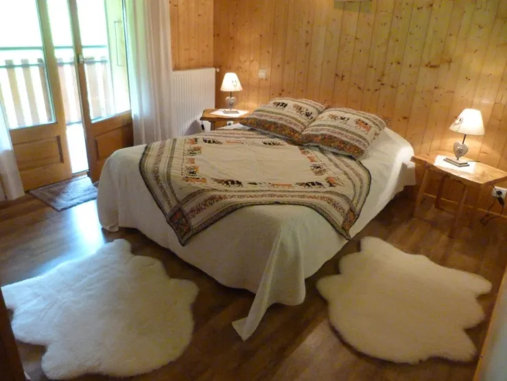 Chambre double à l'étage 2 avec balcon privatif.