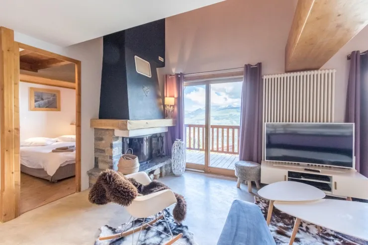 Big fireplace for agreeable times after skiing