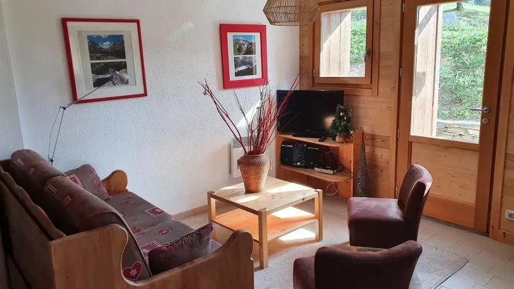 Coin Salon avec porte donnant sur la terrasse, avec accès direct départ des pistes à 20m 