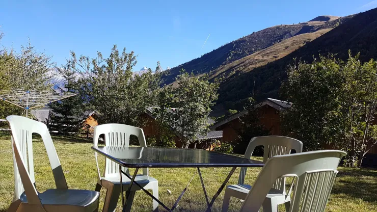 Espace détente au jardin exposé Sud