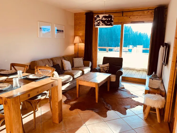 Large living room facing the terrace