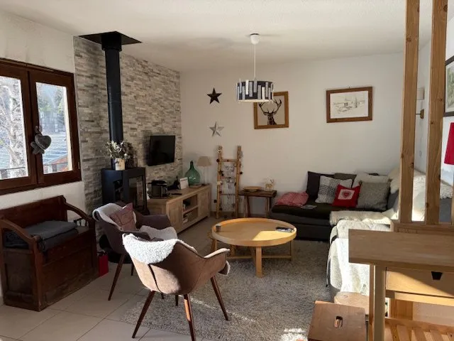 vue de la pièce principale côté salon