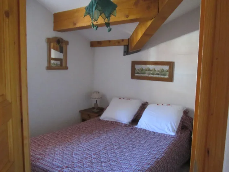 chambre principale avec grand placard de rangement