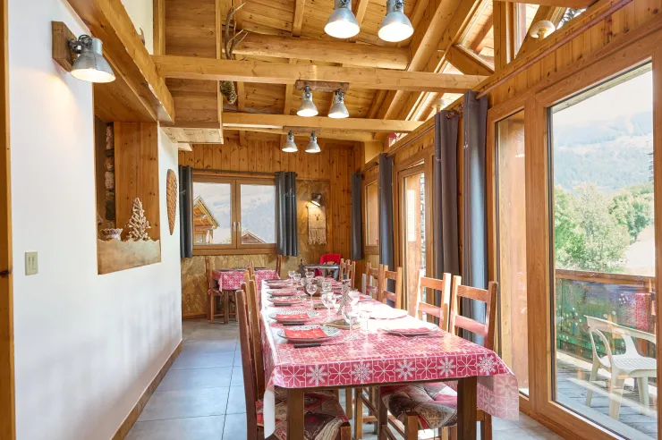 Salle à manger lumineuse