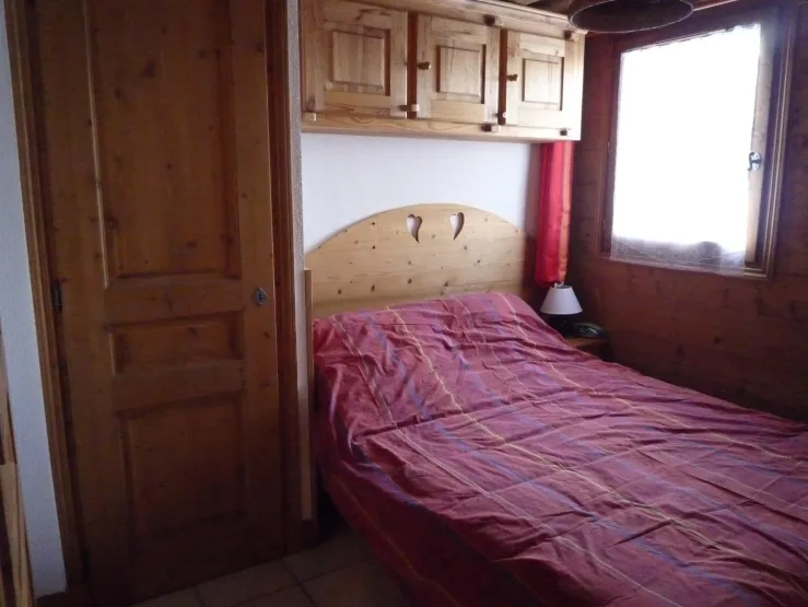 Chambre 1 avec lit en 140 au RDC.