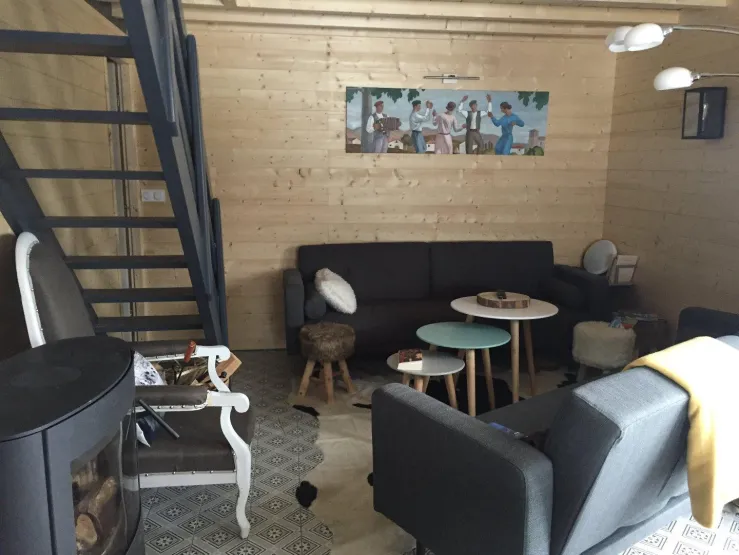 Coin salon avec insert . bois fourni