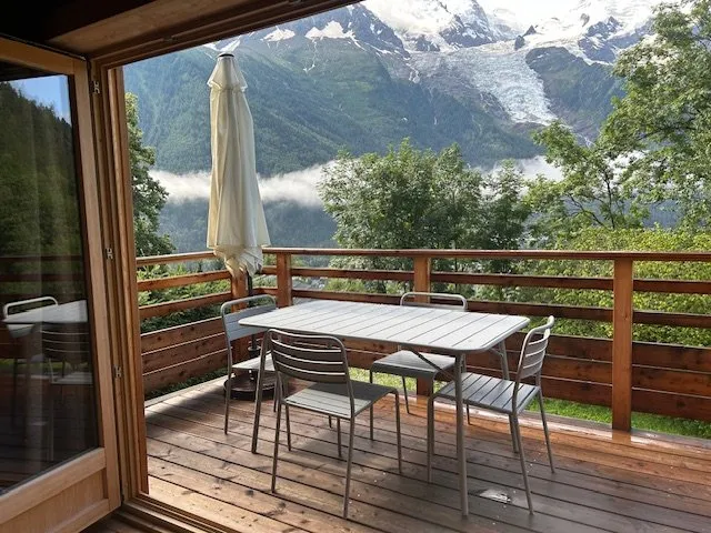 The balcony and the part of the view : The glacier des Bossons. The Mont-Blanc is just above.