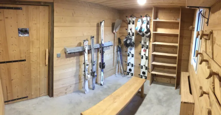 Ski room avec chauffe chaussures