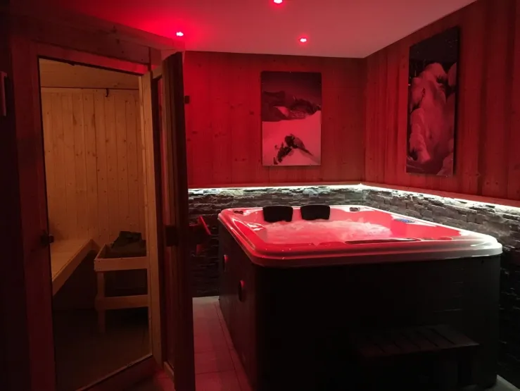 20 m² Independant SPA room with Jacuzzi for 4 person + Sauna for 4 person + Shower