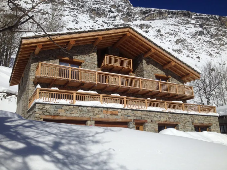 Le chalet sous la neige