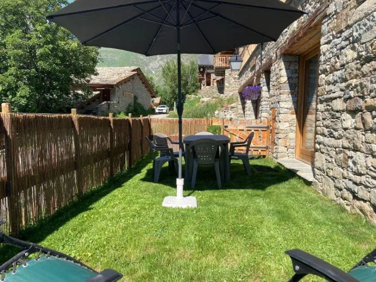 Espace 25m2 devant l'appartement 