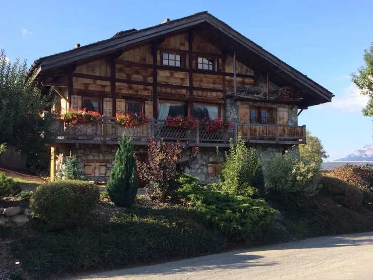 Chalet facing   the Mont-Blanc