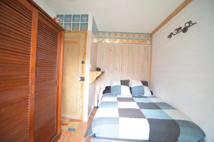 Bedroom 2 with balcony 140 X190