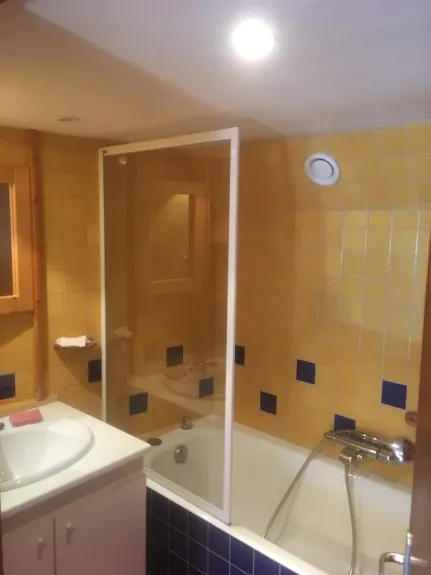 Salle de bain fonctionnelle.