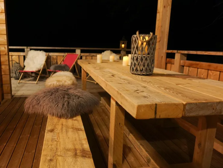 Terrasse sur pâturage et vue sur les ARAVIS
