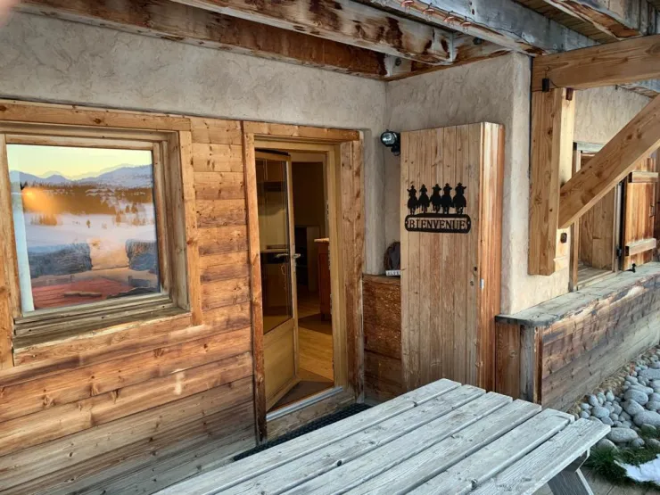 entrée, directe sur extérieur 