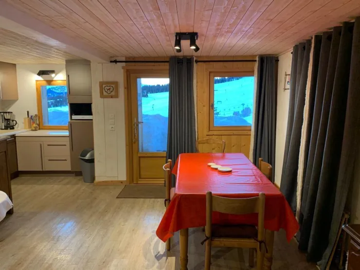 table vu sur la montagne, cuisine toute équipée