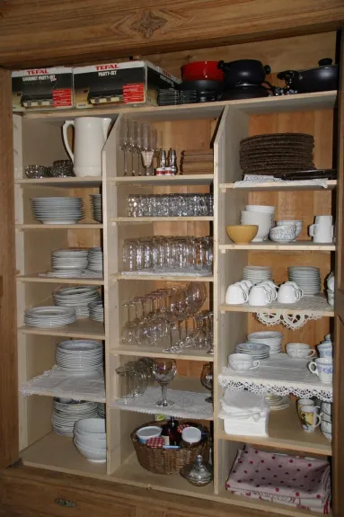 Le chalet n’est pas un chalet voué à la location, mais un chalet familial, il est équipé de tout ce qu’il vous faut : appareils à raclettes, fondue, four, lave-vaisselle, lave-linge…