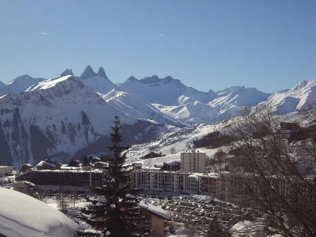 vue du devant le chalet