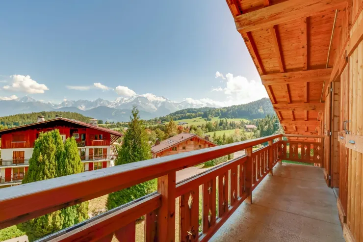 Vue et balcon depuis la Terrasse du Mont-Blanc. 
