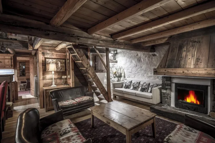 Fruitière lounge in old weathered wood