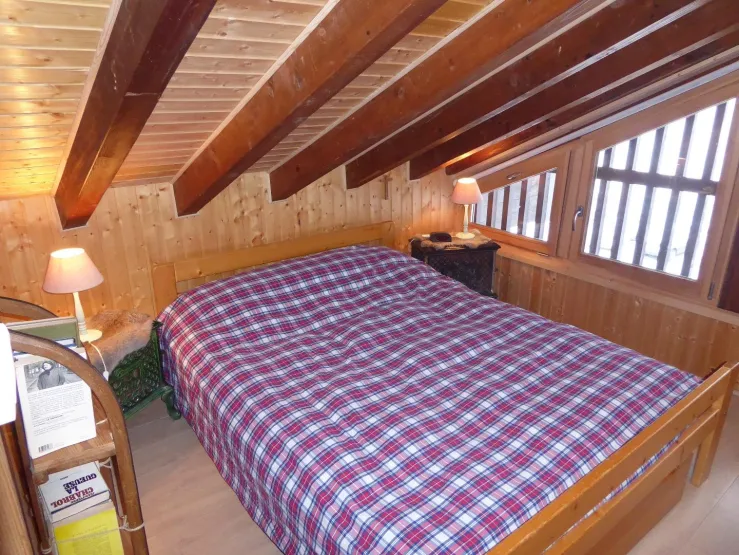 Chambre au nord avec lit de 140 qui vous permet le repos et le calme.