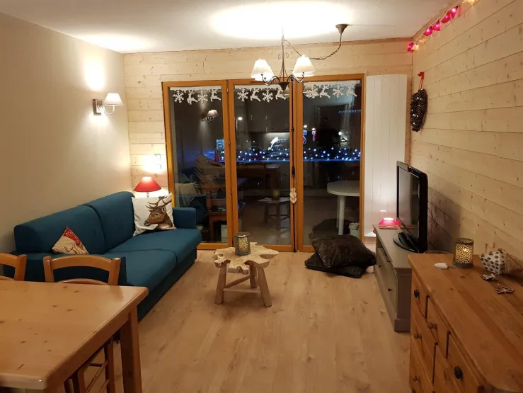 Pièce principale en soirée