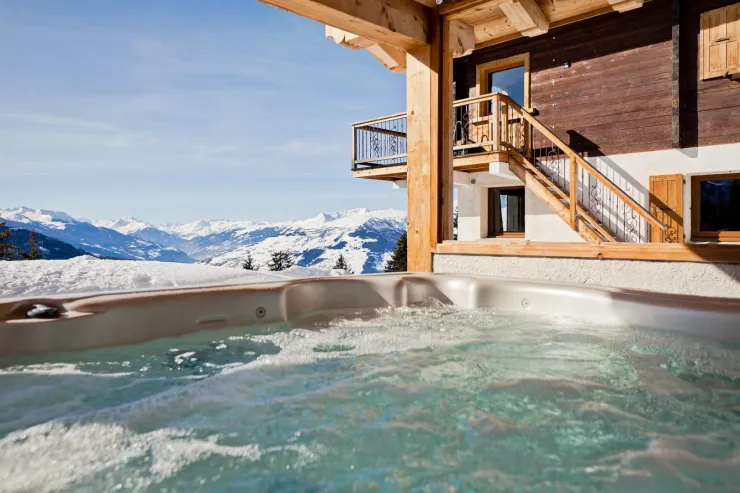 Outdoor Jacuzzi 6 persons with panoramic view