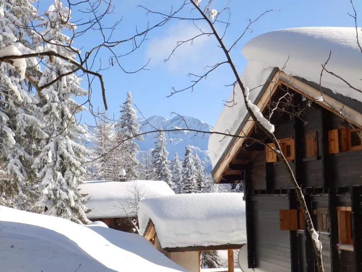 Back view chalet an hot-tub , montain eastside Pointe de Fogliettaz ( STE FOY)