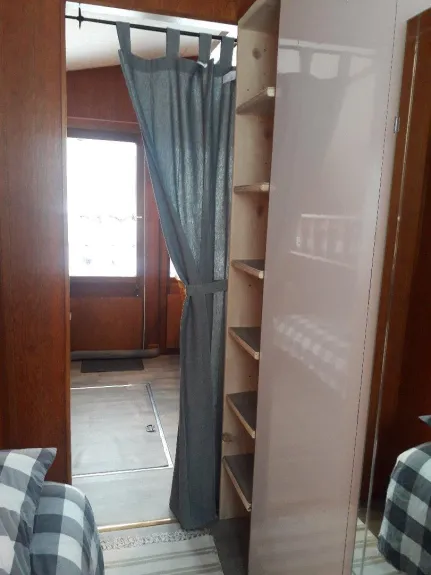 Chambre Haut - colonne de rangement et penderie 