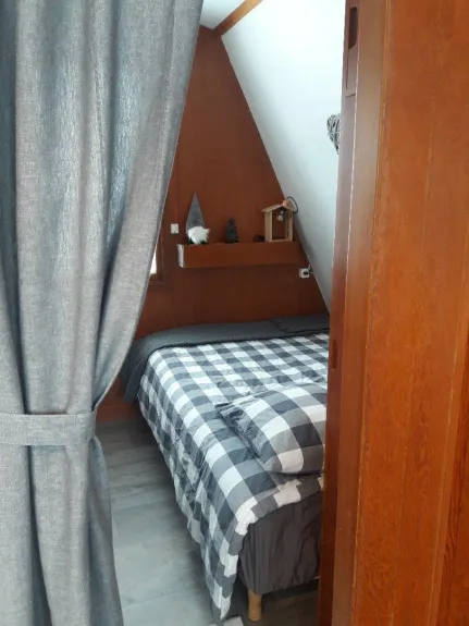 Chambre Haut- lit 140 x 190 cm