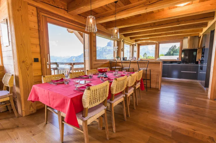 Salle à manger et cuisine