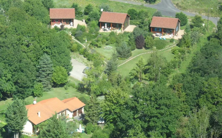 Vue aérienne, le Griou est le chalet du milieu