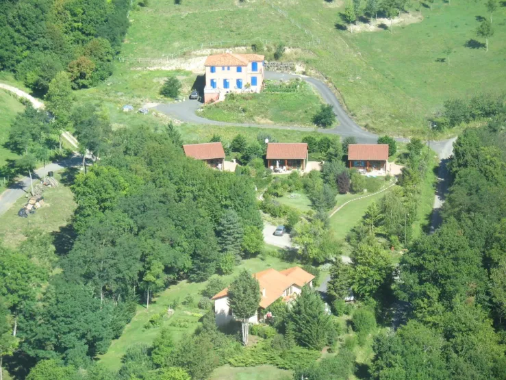 Vue aérienne, le Pariou est le chalet situé à droite