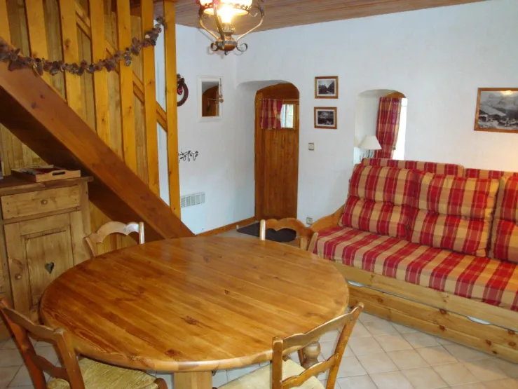 séjour avec canapé convertible (2 couchages supplémentaires, lits "gigogne")