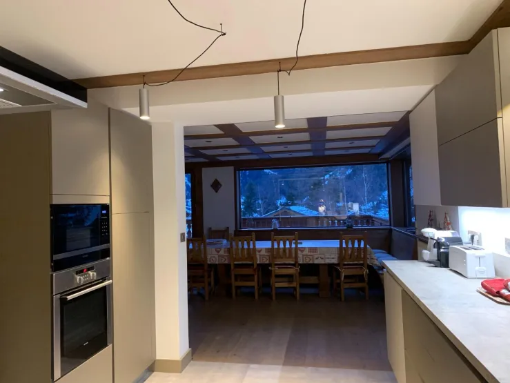 cuisine ouverte sur la salle à manger, neuve (déc 2020)