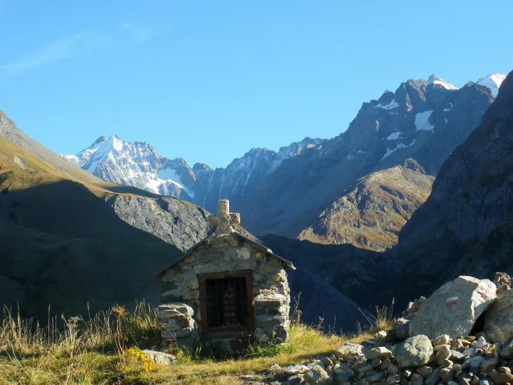 l'oratoire de St Anne et les Agneaux