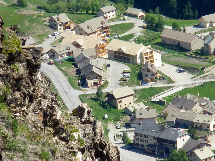 le haut de Villar d'Arène depuis l'Aiguillon