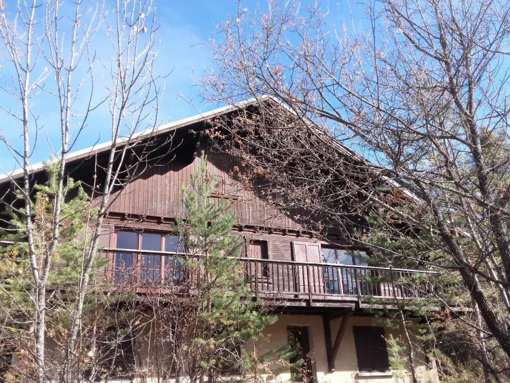 principal frontage of the chalet