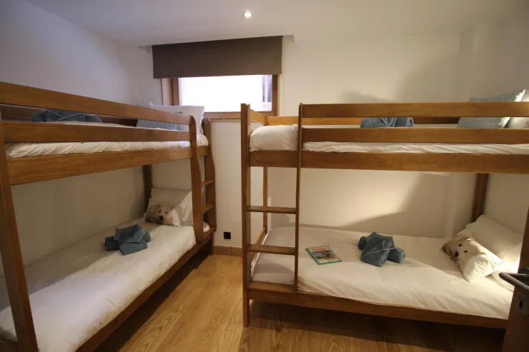 2 bunk beds + closet