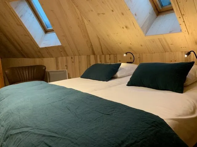 L'ALPAGE : CHAMBRE 1 avec 1 lit double en 180 x 190 OU 2 lits simples en 90 x 190