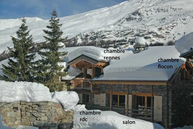 Chalet on south west side, arrival skis on foot until the door
