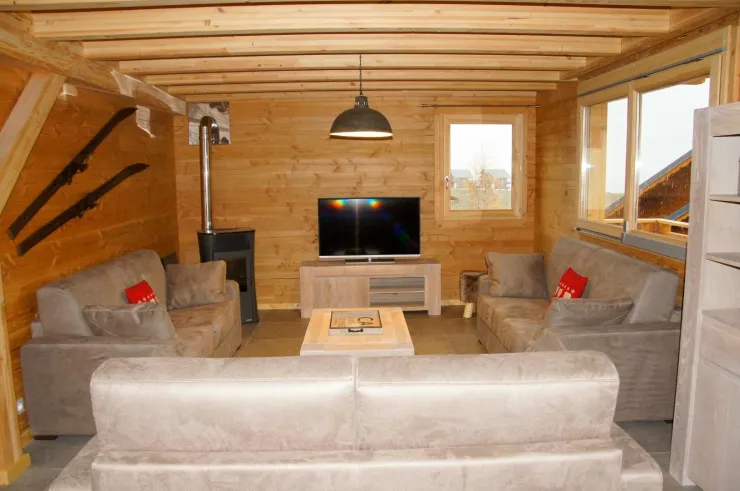 Salon avec TV grand écran
