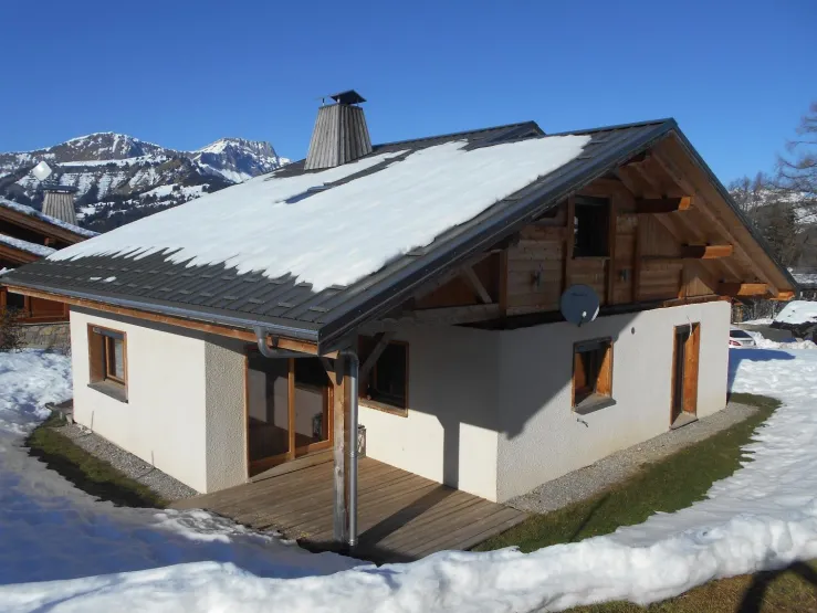 Le chalet en hiver côté terrasse