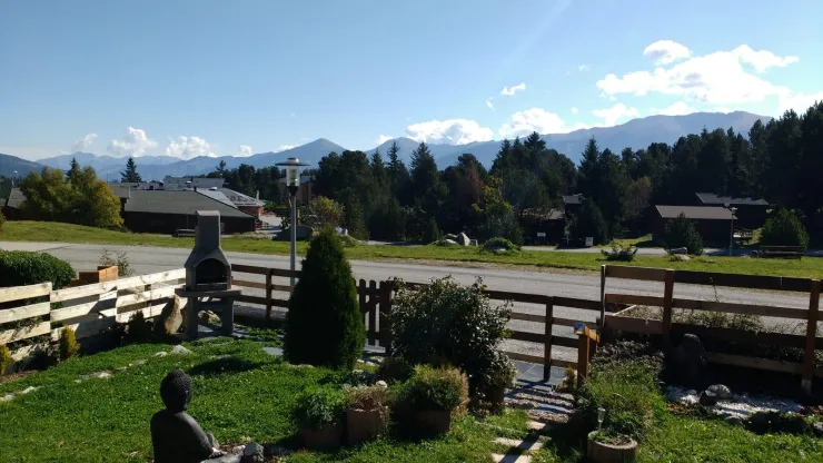 De la terrace vue de la Cambre D'Aze, belle vue de notre jardin aux montagnes