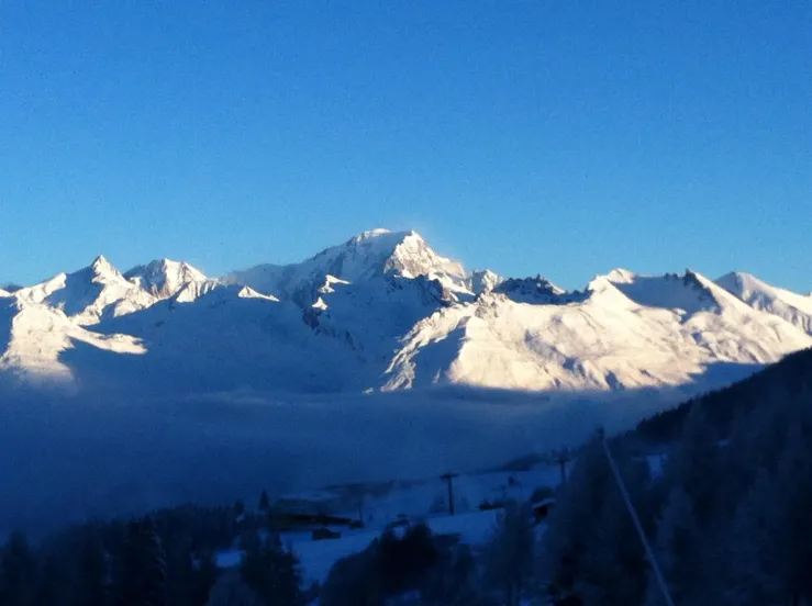 La vue est magnifique sur la chaine du Mt Blanc