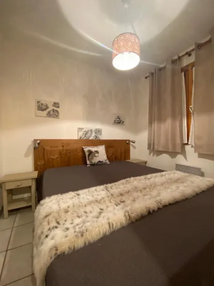 Chambre double avec grand lit en 160cm
